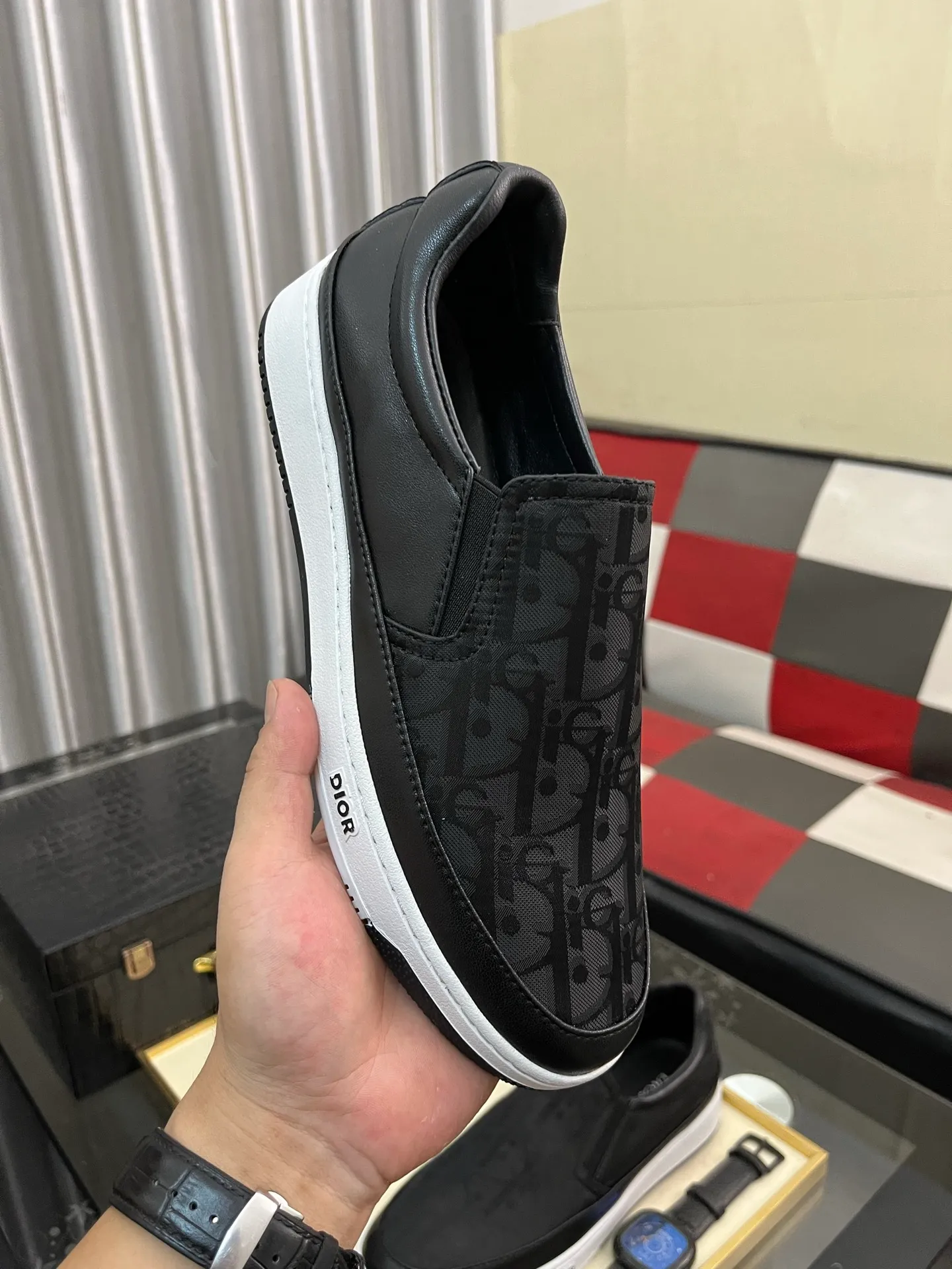 Men's men's shoes 💰420⌚️⌚️Dior unique modern style sneakers. Counter purchasing 🏃casual leather shoes😍😍 original cowhide leather imported from Italy (refuses to discolor and grind feet) soles: original soles specially provided by the original factory, super cool😍 lace up and walk with wind👍 style design ⚠️ super comfortable and wear-resistant original soles. Code number: 38-444️⃣Colors available